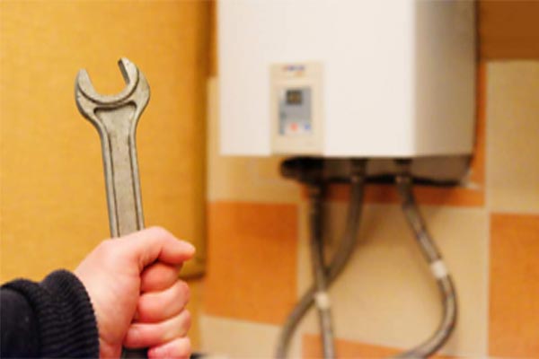 عدم عملکرد درست سیستم پمپ درون پکیج ایران رادیاتور نیز می‌تواند باعث عدم گرم شدن آب شود.